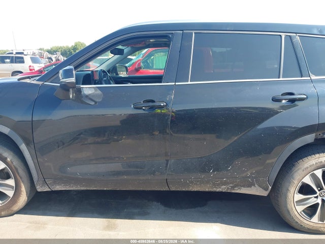 Продажа на аукционе авто 2021 Toyota Highlander Xle, vin: 5TDGZRAH1MS042855, номер лота: 45952646