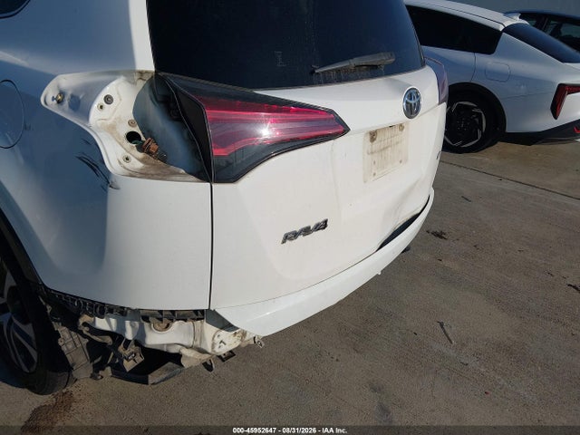 45952647 :رقم المزاد ، JTMZFREV5JJ185267 vin ، 2018 Toyota Rav4 Le مزاد بيع