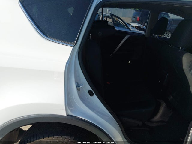 45952647 :رقم المزاد ، JTMZFREV5JJ185267 vin ، 2018 Toyota Rav4 Le مزاد بيع