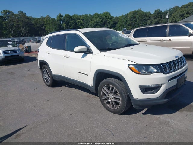 45952679 :رقم المزاد ، 3C4NJDBB4JT206256 vin ، 2018 Jeep Compass Latitude 4x4 مزاد بيع