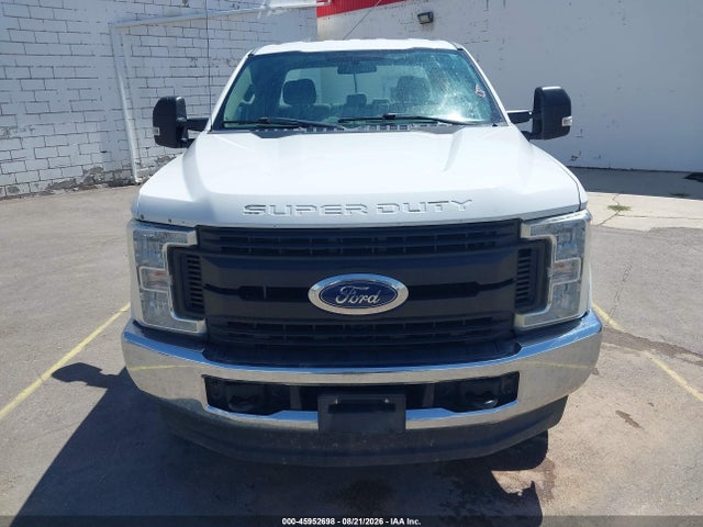 45952698 :رقم المزاد ، 1FT7X2B6XJEC22184 vin ، 2018 Ford F-250 Xl مزاد بيع