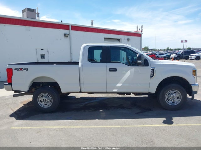 45952698 :رقم المزاد ، 1FT7X2B6XJEC22184 vin ، 2018 Ford F-250 Xl مزاد بيع