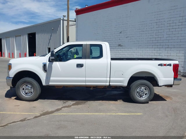45952698 :رقم المزاد ، 1FT7X2B6XJEC22184 vin ، 2018 Ford F-250 Xl مزاد بيع