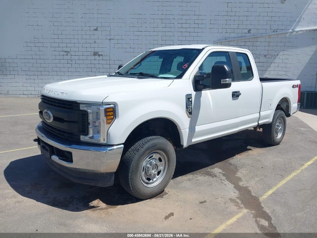 45952698 :رقم المزاد ، 1FT7X2B6XJEC22184 vin ، 2018 Ford F-250 Xl مزاد بيع
