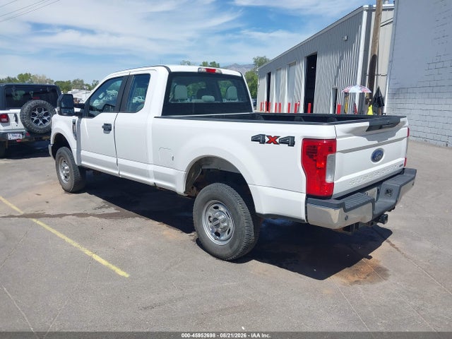 45952698 :رقم المزاد ، 1FT7X2B6XJEC22184 vin ، 2018 Ford F-250 Xl مزاد بيع