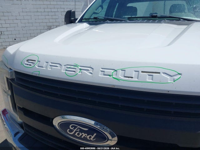 45952698 :رقم المزاد ، 1FT7X2B6XJEC22184 vin ، 2018 Ford F-250 Xl مزاد بيع