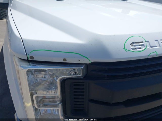 45952698 :رقم المزاد ، 1FT7X2B6XJEC22184 vin ، 2018 Ford F-250 Xl مزاد بيع