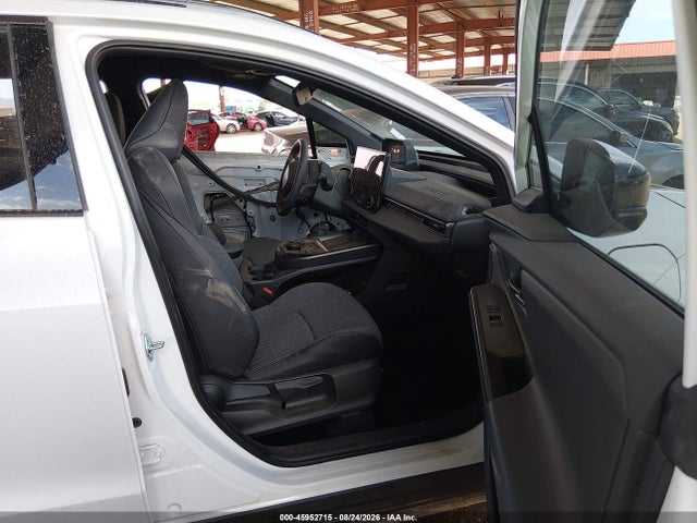Toyota Bz Xle 2026 JTMBDAFB6TA009005 Image 5