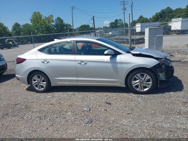 5NPD84LF2KH403694 Hyundai ELANTRA SEL