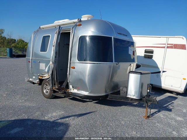 45952801 :رقم المزاد ، 1STHRAC18KJ545395 vin ، 2019 Airstream Other مزاد بيع