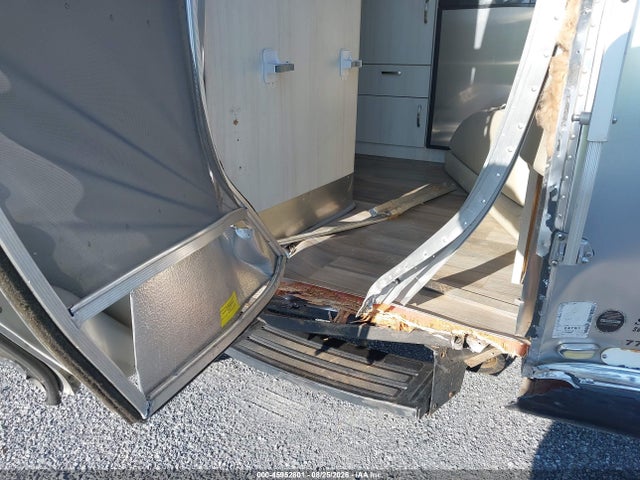 45952801 :رقم المزاد ، 1STHRAC18KJ545395 vin ، 2019 Airstream Other مزاد بيع