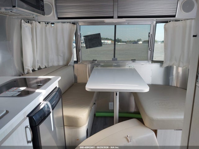 45952801 :رقم المزاد ، 1STHRAC18KJ545395 vin ، 2019 Airstream Other مزاد بيع