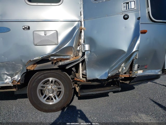45952801 :رقم المزاد ، 1STHRAC18KJ545395 vin ، 2019 Airstream Other مزاد بيع