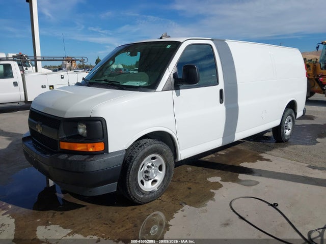 Chevrolet Express 3500 Work Van 2017 1GCZGHFG3H1271503 Image 2