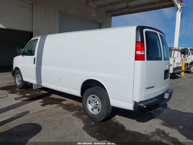 Chevrolet Express 3500 Work Van 2017 1GCZGHFG3H1271503 Image 3