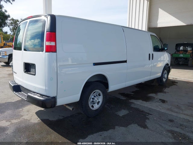 Chevrolet Express 3500 Work Van 2017 1GCZGHFG3H1271503 Image 4