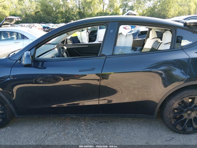 Auction sale of the 2024 Tesla Model Y Long Range Dual Motor All-wheel Drive, vin: 7SAYGDEE8RF037499, lot number: 45952891