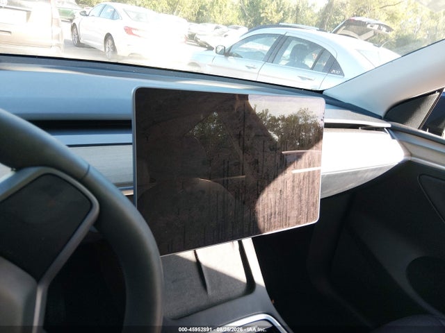 Auction sale of the 2024 Tesla Model Y Long Range Dual Motor All-wheel Drive, vin: 7SAYGDEE8RF037499, lot number: 45952891