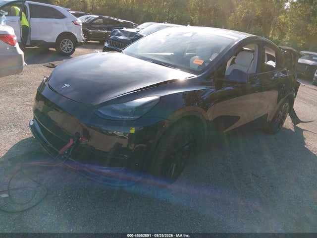 Auction sale of the 2024 Tesla Model Y Long Range Dual Motor All-wheel Drive, vin: 7SAYGDEE8RF037499, lot number: 45952891