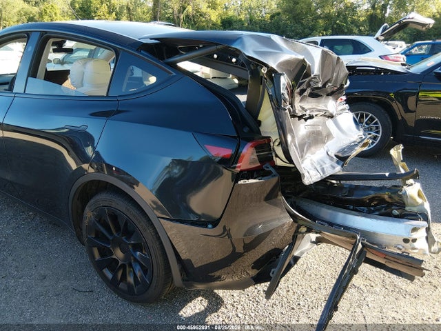 Auction sale of the 2024 Tesla Model Y Long Range Dual Motor All-wheel Drive, vin: 7SAYGDEE8RF037499, lot number: 45952891