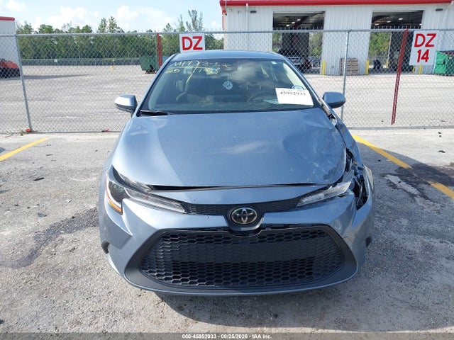 45952933 :رقم المزاد ، JTDEPMAE8NJ201942 vin ، 2022 Toyota Corolla Le مزاد بيع