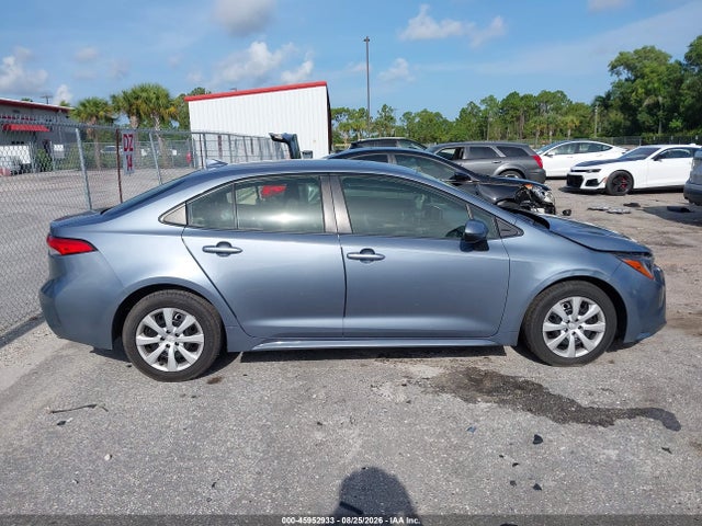 45952933 :رقم المزاد ، JTDEPMAE8NJ201942 vin ، 2022 Toyota Corolla Le مزاد بيع