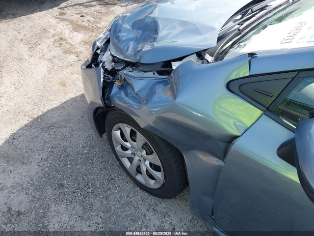 45952933 :رقم المزاد ، JTDEPMAE8NJ201942 vin ، 2022 Toyota Corolla Le مزاد بيع