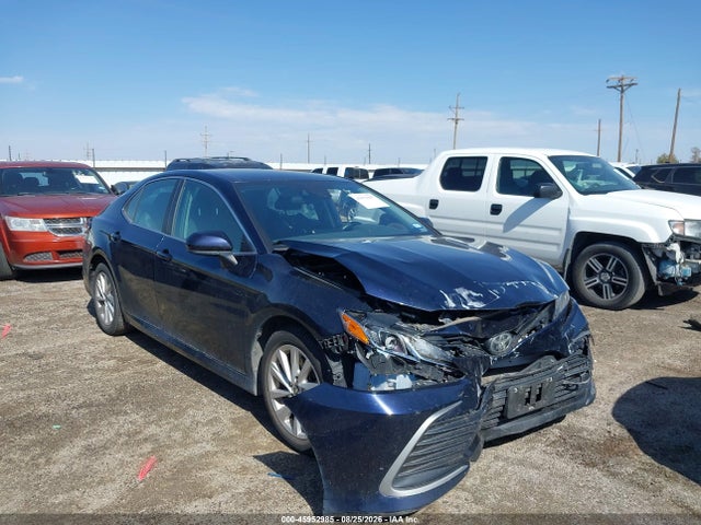 Продаж на аукціоні авто 2021 Toyota Camry Le, vin: 4T1C11AK1MU596732, номер лоту: 45952985