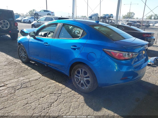 Toyota YARIS LE 2019 3MYDLBYV6KY524980 Image 3