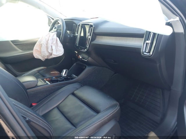 Volvo Xc40 B5 Plus Bright Theme 2023 YV4L12UN0P2938975 Image 5
