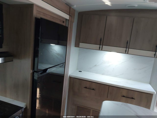 45953541 :رقم المزاد ، 573TE342XR6648864 vin ، 2024 Grand Design 2970 مزاد بيع
