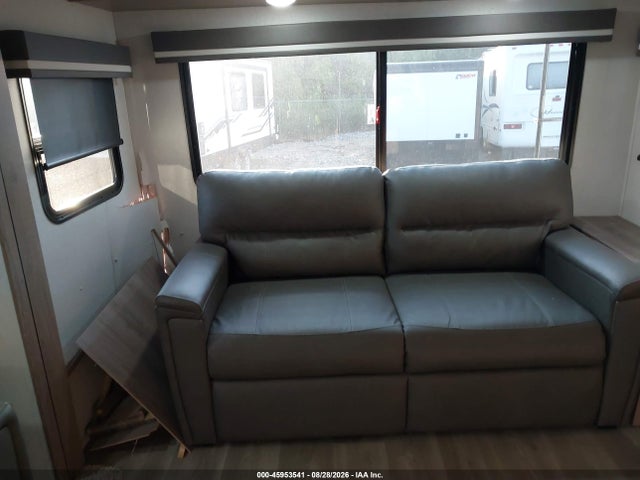 45953541 :رقم المزاد ، 573TE342XR6648864 vin ، 2024 Grand Design 2970 مزاد بيع