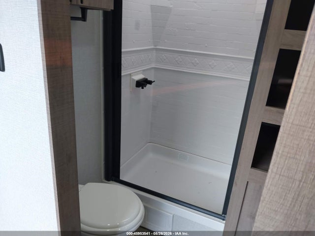 45953541 :رقم المزاد ، 573TE342XR6648864 vin ، 2024 Grand Design 2970 مزاد بيع