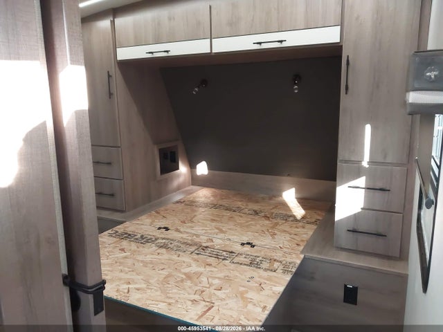 45953541 :رقم المزاد ، 573TE342XR6648864 vin ، 2024 Grand Design 2970 مزاد بيع