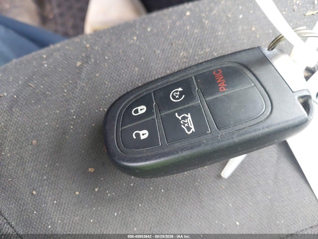 45953642 :رقم المزاد ، 1C4PJMCS5FW504016 vin ، 2015 Jeep Cherokee Latitude مزاد بيع