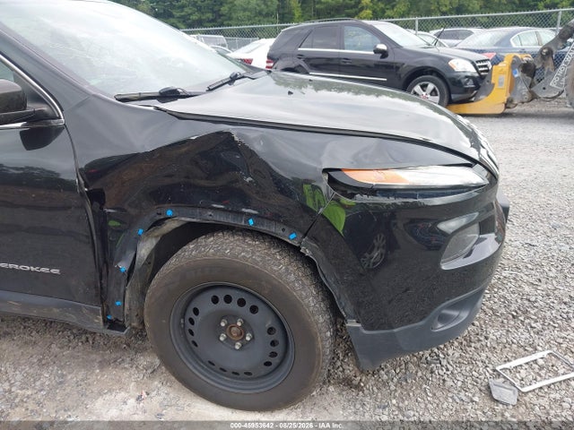 45953642 :رقم المزاد ، 1C4PJMCS5FW504016 vin ، 2015 Jeep Cherokee Latitude مزاد بيع