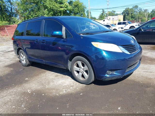 2012 Toyota Sienna Le V6 8 Passenger მანქანა იყიდება აუქციონზე, vin: 5TDKK3DC8CS220870, აუქციონის ნომერი: 45953735