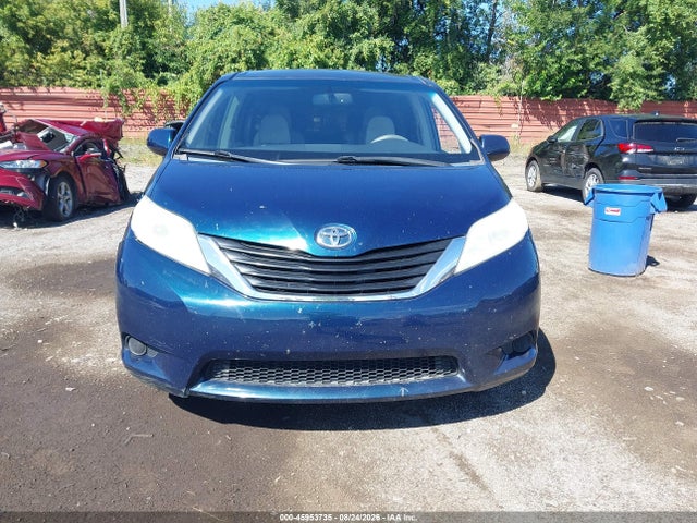 45953735 :رقم المزاد ، 5TDKK3DC8CS220870 vin ، 2012 Toyota Sienna Le V6 8 Passenger مزاد بيع