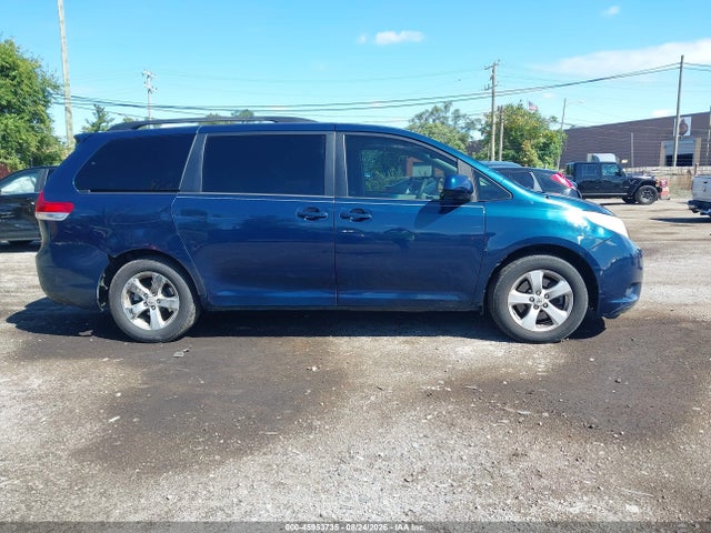 45953735 :رقم المزاد ، 5TDKK3DC8CS220870 vin ، 2012 Toyota Sienna Le V6 8 Passenger مزاد بيع
