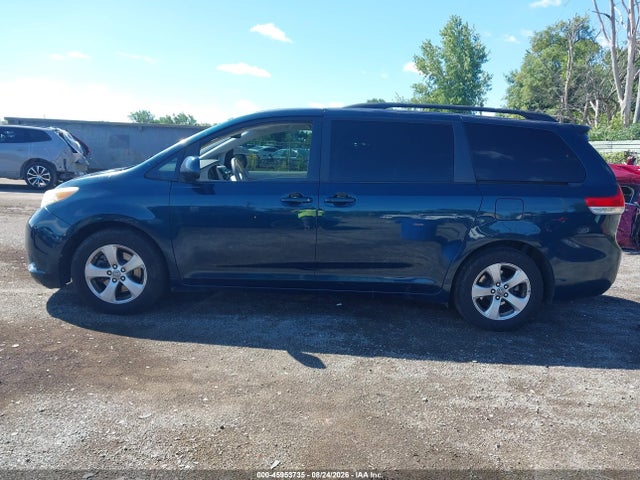 45953735 :رقم المزاد ، 5TDKK3DC8CS220870 vin ، 2012 Toyota Sienna Le V6 8 Passenger مزاد بيع