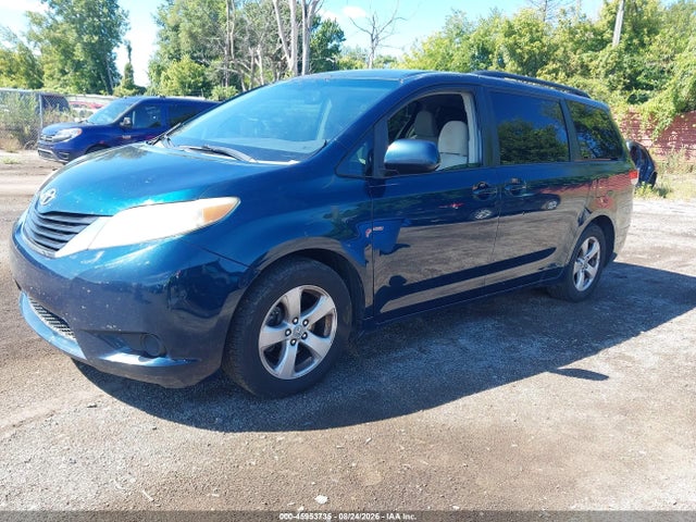 45953735 :رقم المزاد ، 5TDKK3DC8CS220870 vin ، 2012 Toyota Sienna Le V6 8 Passenger مزاد بيع