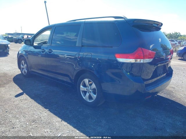 45953735 :رقم المزاد ، 5TDKK3DC8CS220870 vin ، 2012 Toyota Sienna Le V6 8 Passenger مزاد بيع