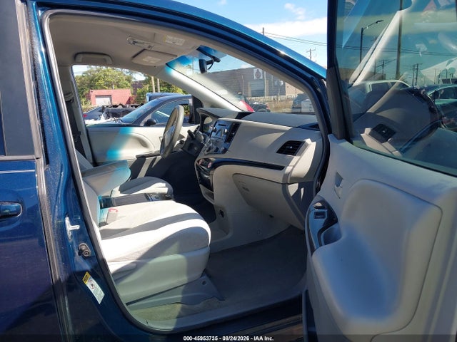 45953735 :رقم المزاد ، 5TDKK3DC8CS220870 vin ، 2012 Toyota Sienna Le V6 8 Passenger مزاد بيع