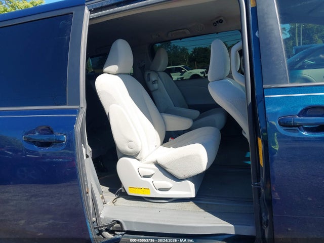 45953735 :رقم المزاد ، 5TDKK3DC8CS220870 vin ، 2012 Toyota Sienna Le V6 8 Passenger مزاد بيع