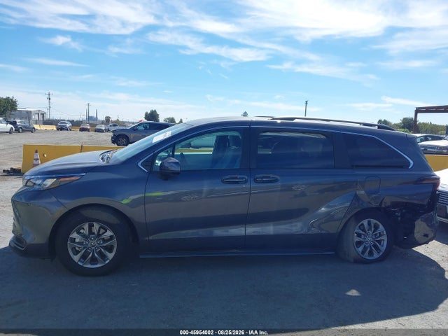 5TDKRKEC9SS289117 Toyota SIENNA LE
