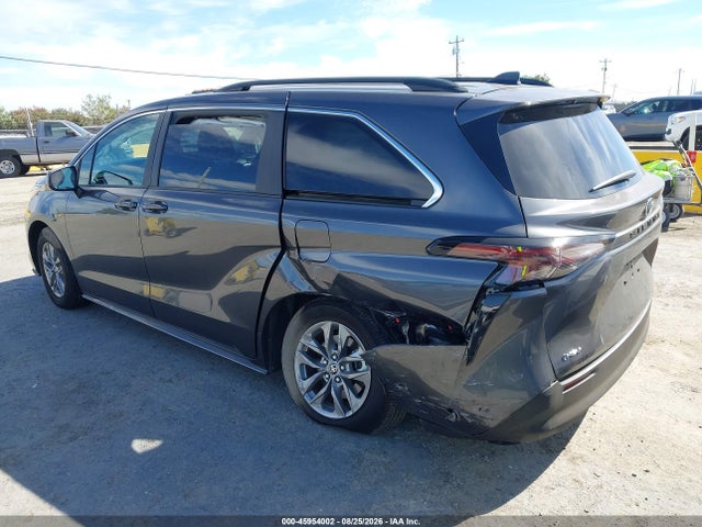 Toyota SIENNA LE 2025 5TDKRKEC9SS289117 Image 3