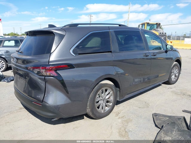 Toyota SIENNA LE 2025 5TDKRKEC9SS289117 Image 4