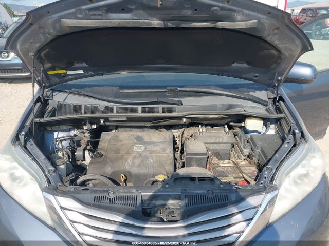 45954005 :رقم المزاد ، 5TDDK3DC0GS139585 vin ، 2016 Toyota Sienna Xle Premium 7 Passenger مزاد بيع
