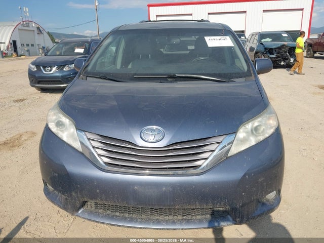 45954005 :رقم المزاد ، 5TDDK3DC0GS139585 vin ، 2016 Toyota Sienna Xle Premium 7 Passenger مزاد بيع