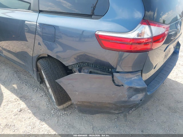 45954005 :رقم المزاد ، 5TDDK3DC0GS139585 vin ، 2016 Toyota Sienna Xle Premium 7 Passenger مزاد بيع